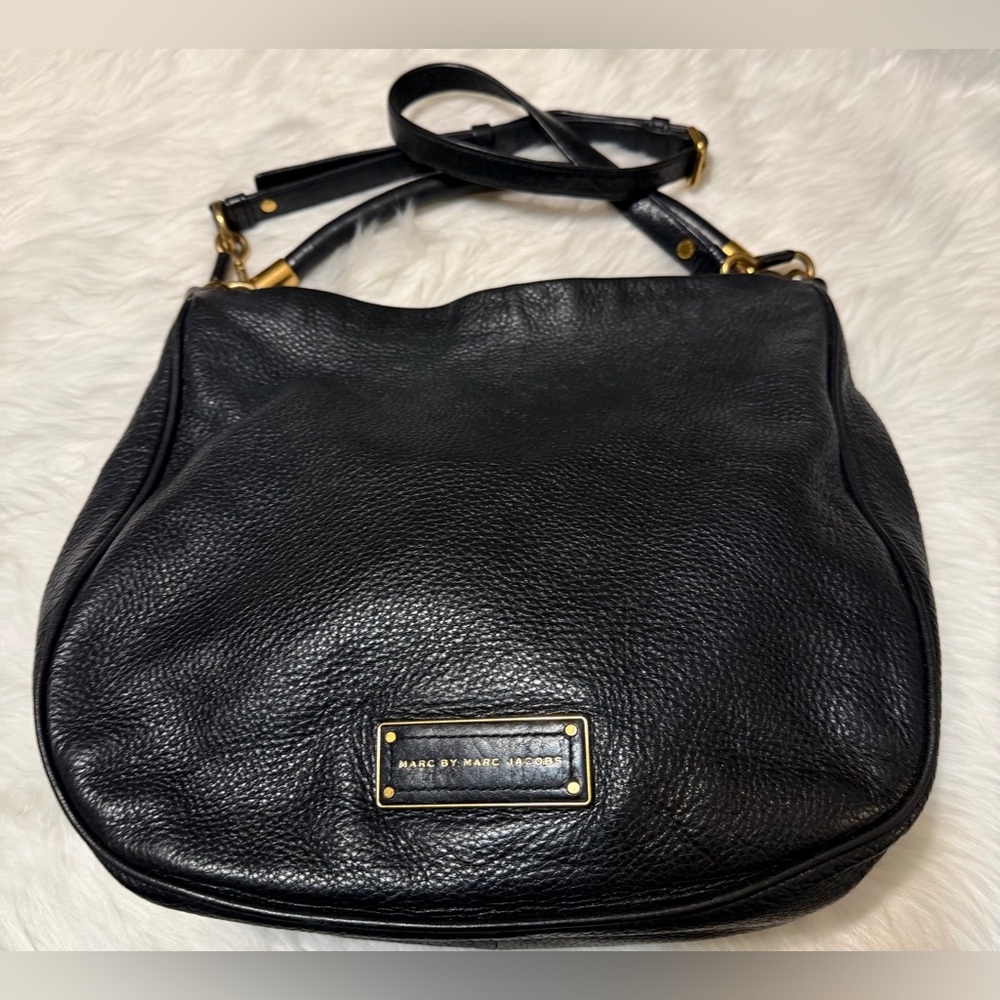 Marc Jacobs Hobo Black Pebbled Leather Bag with Gold Hardware - Picture 3 of 13